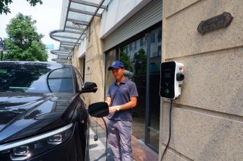 Vì sao nên sử dụng sạc ô tô điện an toàn VHN?